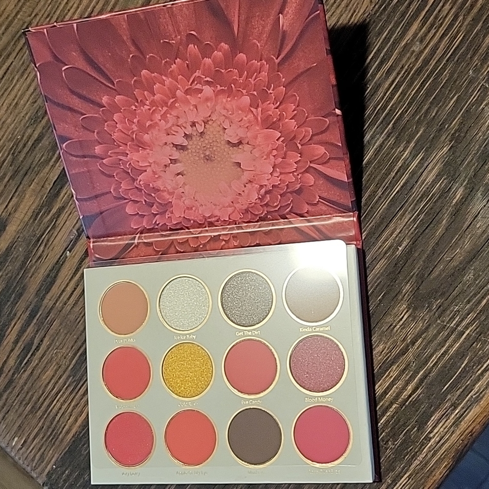 Makeup - Picture 3 of 5